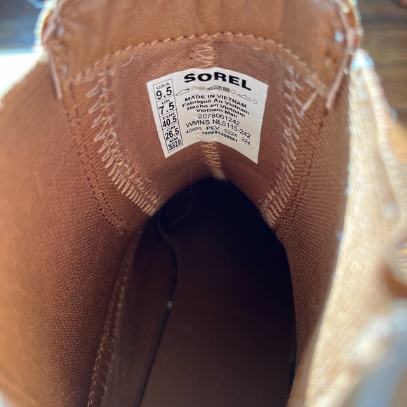 Sorel Explorer STRT Chelsea Boots - Picture 6 of 8